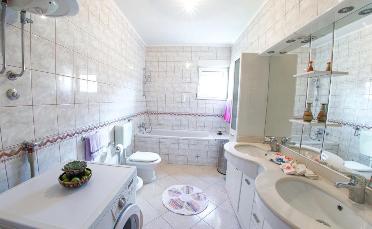 Apartment Italy - Promenade Мостар Екстериор снимка